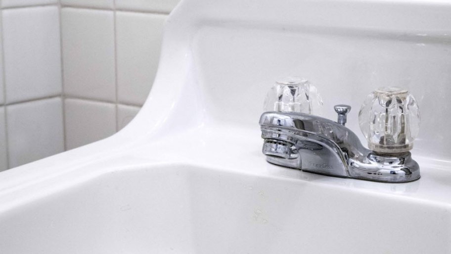 Bathroom sink
